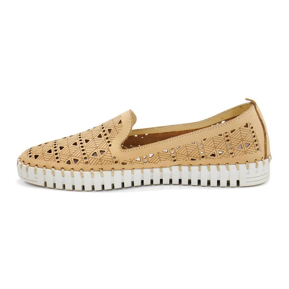 NEW ERIC MICHAEL women's maria slip on loafers in beige nubuck